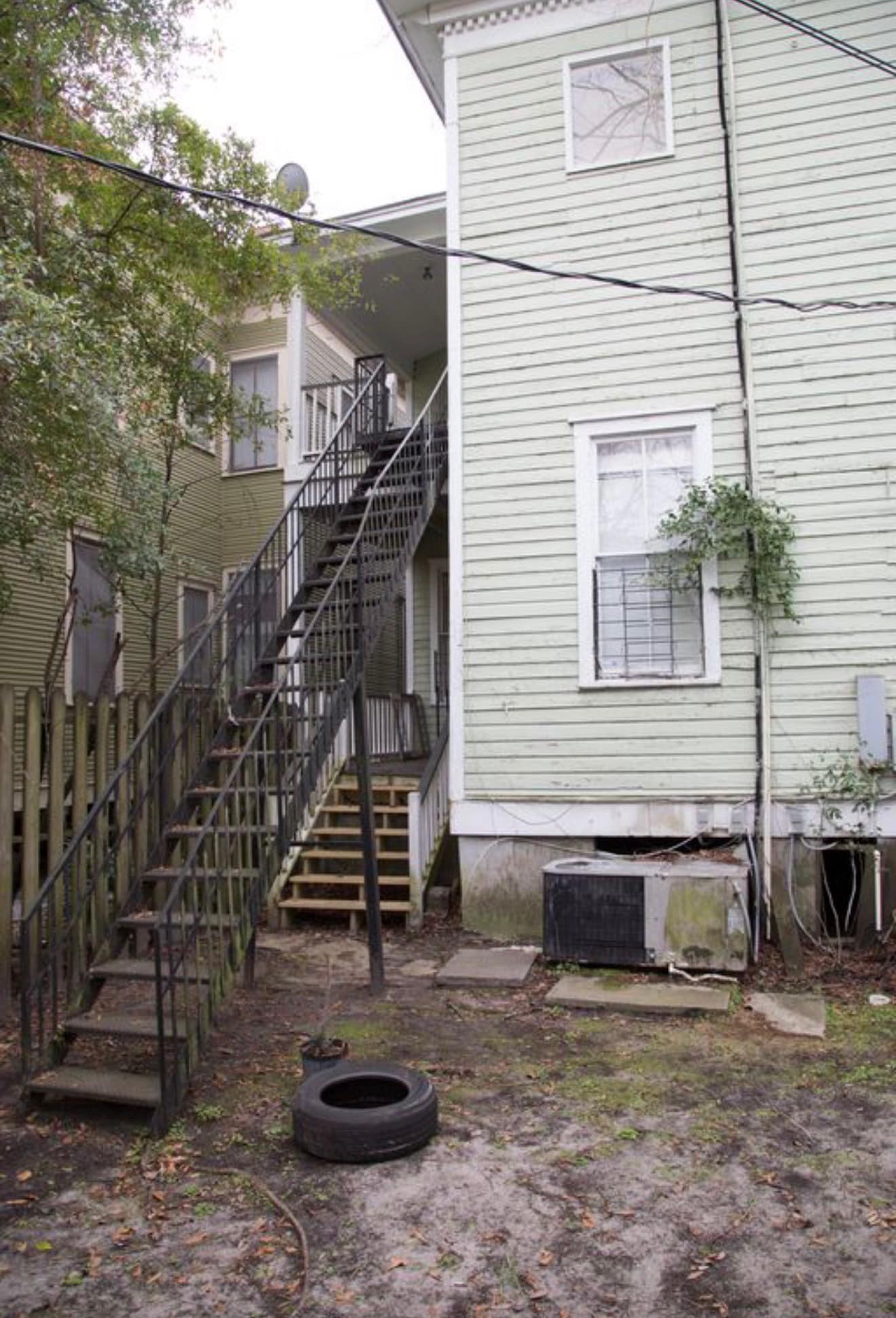 Building Photo - 518 E Waldburg St