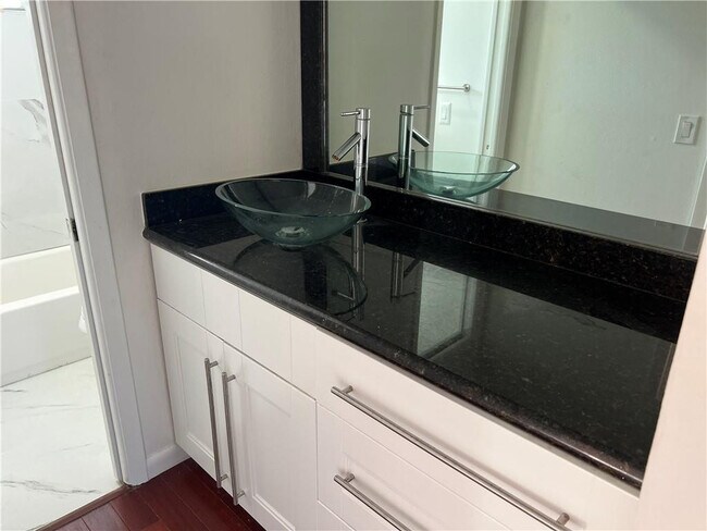 Building Photo - 1975 NE 135th St