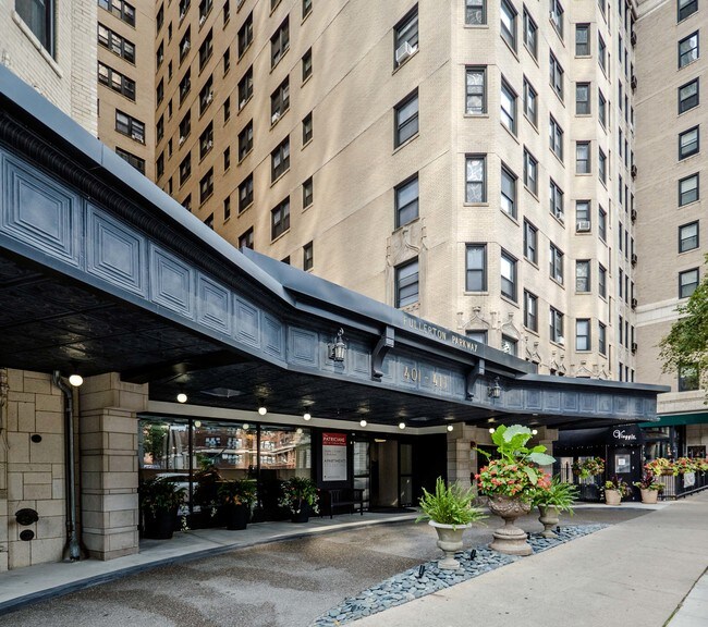 401 W Fullerton Ave 401 W Fullerton Ave Chicago IL 60614 Apartment