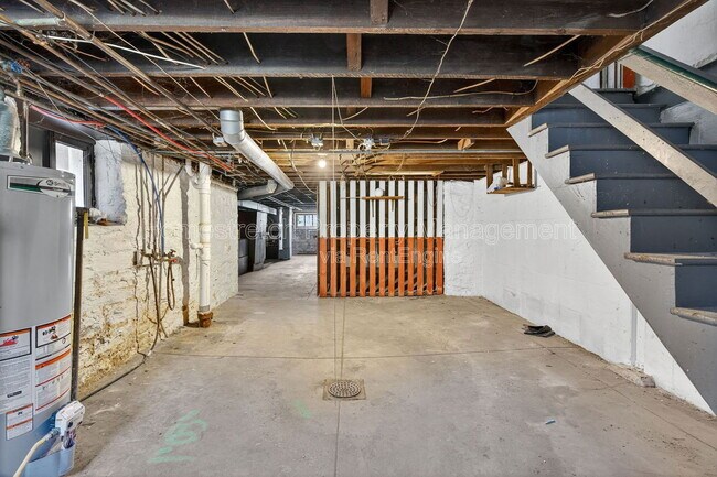 Building Photo - 551 Bates St