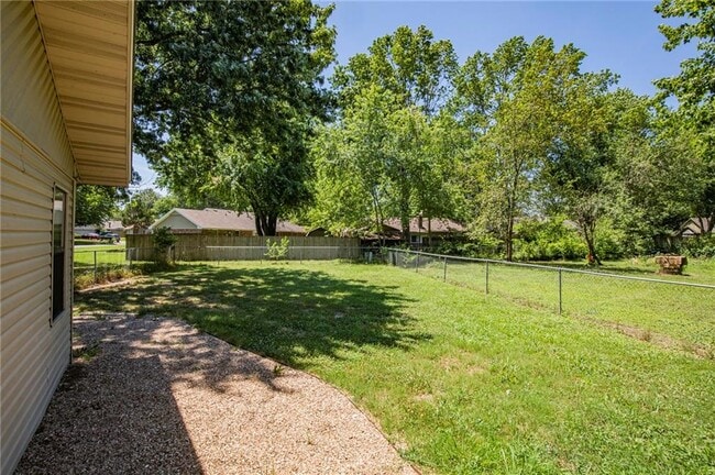Building Photo - 2726 W Highland Cir