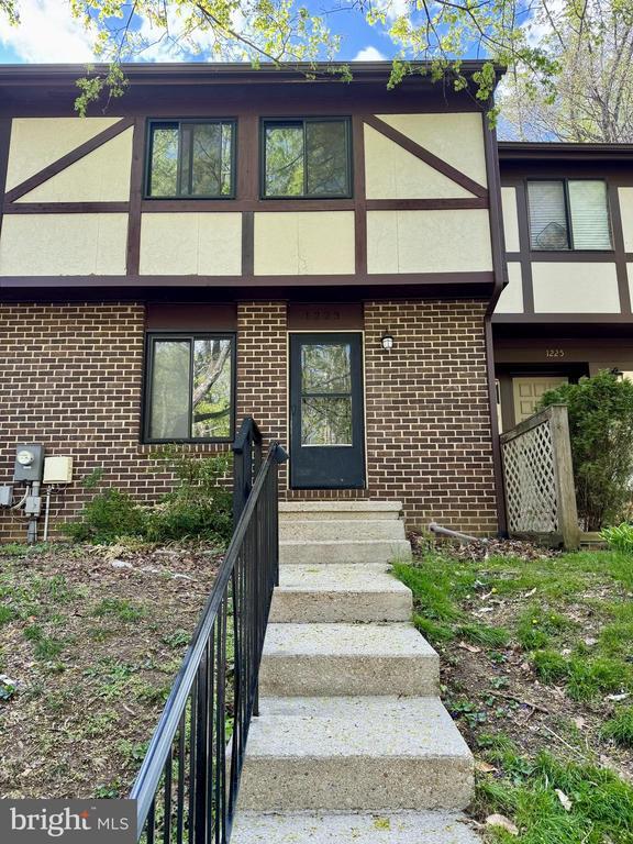 Primary Photo - 1223 Springwood Ct