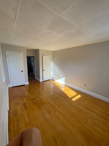 Primary Photo - 418 4th St