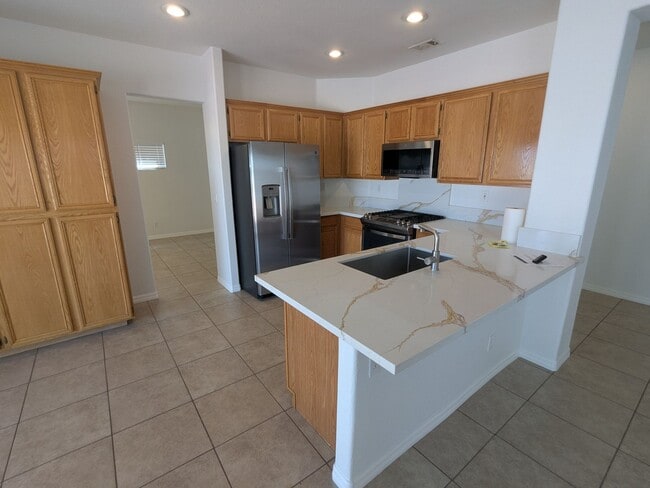 Building Photo - 1016 Royal Plum Ln