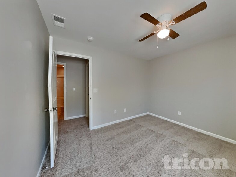 Building Photo - 127 Dunnsmore Dr