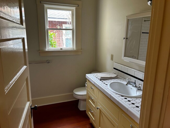 Building Photo - 2bd/2ba house with a garage available on Pismo Street.