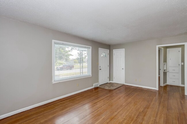 Building Photo - 2 bedroom 1 bath home