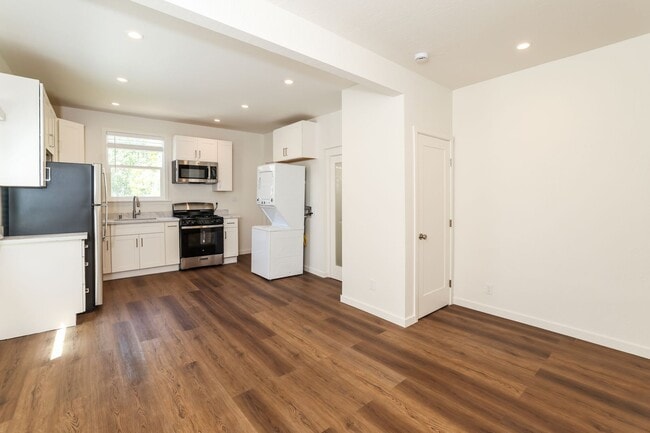 Building Photo - Beautifully Renovated Berkeley Unit!