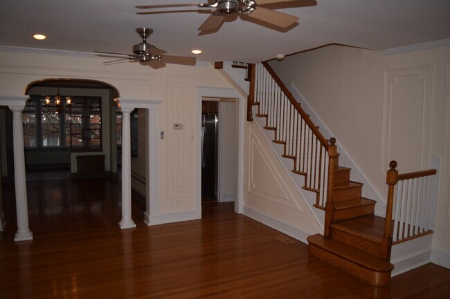 Building Photo - Regal Rowhome! 3 Beautiful Finished Levels!