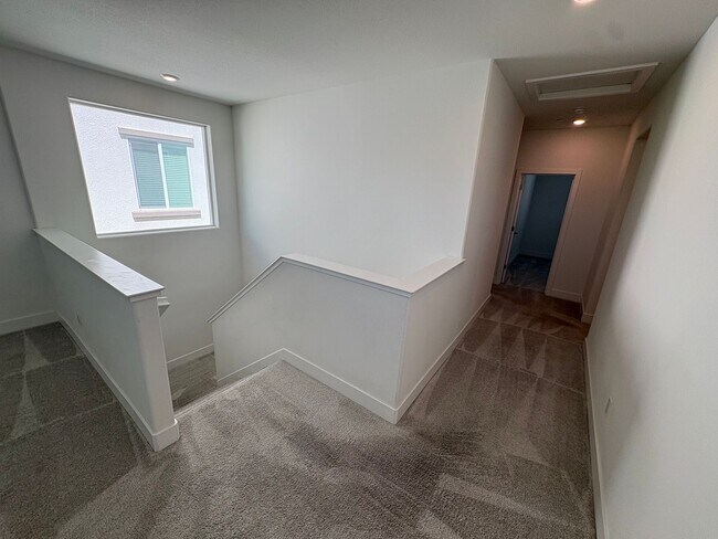 Building Photo - Beautiful 4 Bed 3 Full Bath Home with Solar in Brentwood