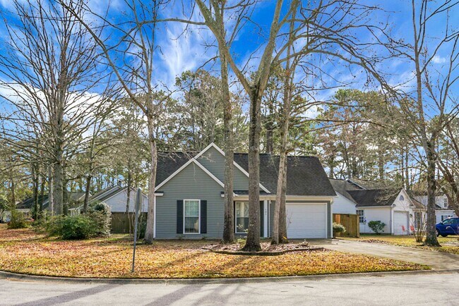 Building Photo - **$500 Off First Months Rent** Charming 3 Bedroom 2 bathroom ready for you to call home!