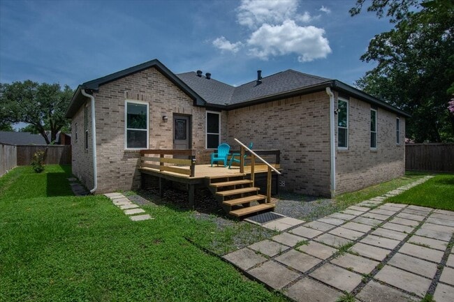 Building Photo - 5343 Oak Cove Dr