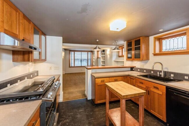 Building Photo - 1 bedroom in Seattle WA 98103