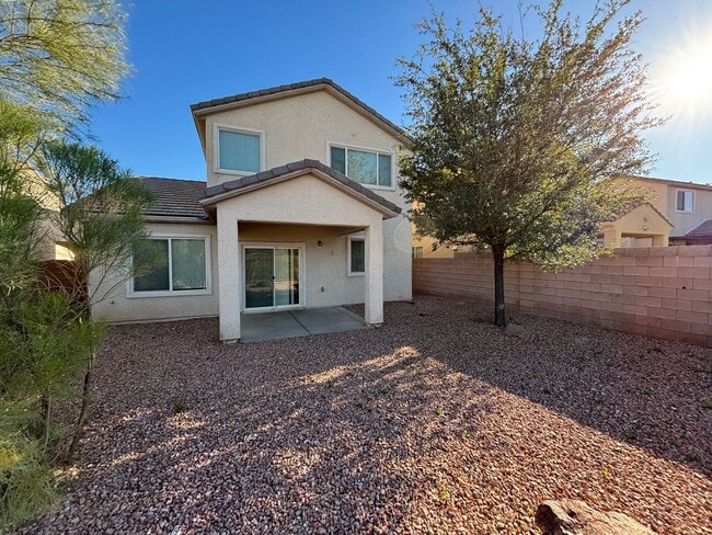 Building Photo - Gorgeous 3bed / 2.5bath home in the Silverstone Ranch community!