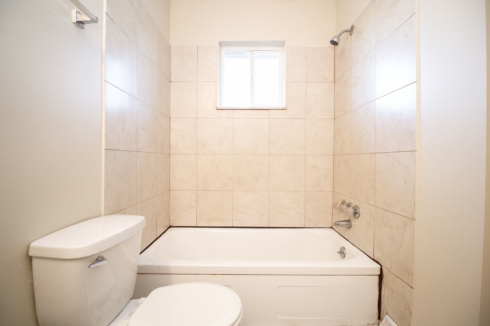 Building Photo - 1597 Walbridge Ave