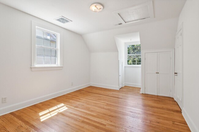 Building Photo - 2917 Chesapeake Ave