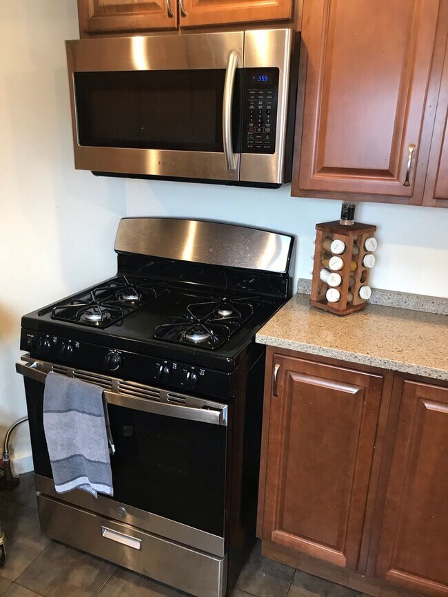 Building Photo - 947