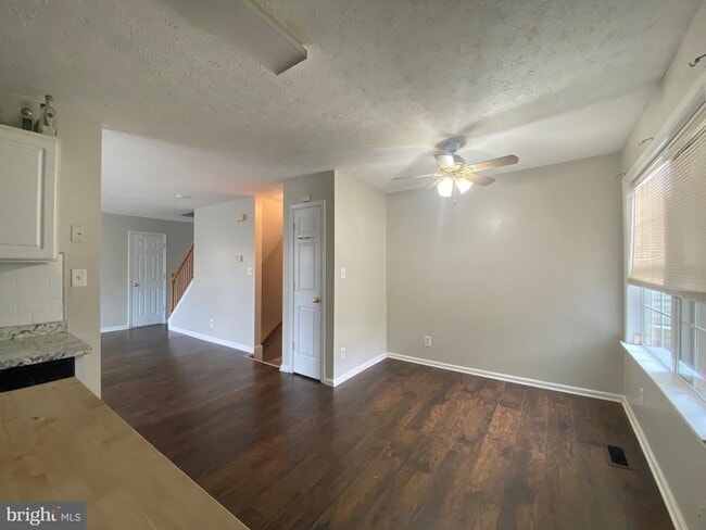 Building Photo - 600 Kensington Dr