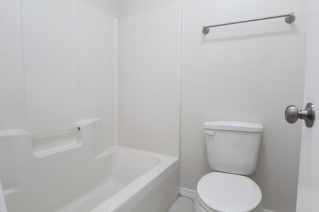 Building Photo - 3BR/2BA Brick Home in Southwest Pensacola ...