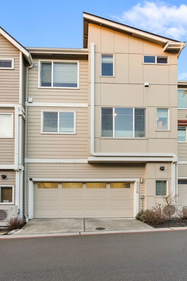 Building Photo - 4326 NE 3rd St