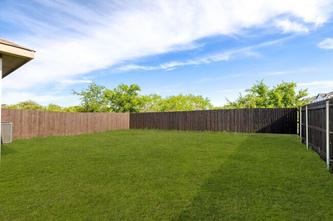 Building Photo - Luxury Duplex South of Austin in Buda