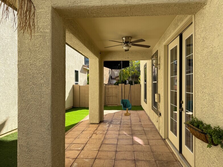 Building Photo - 2771 N Saramano Ln