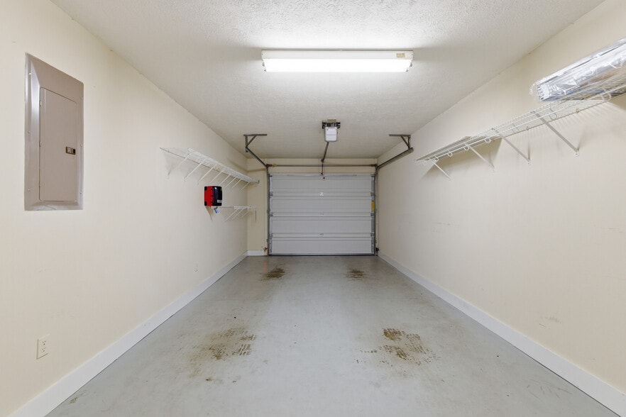 Building Photo - 1921 Ty Way Xing