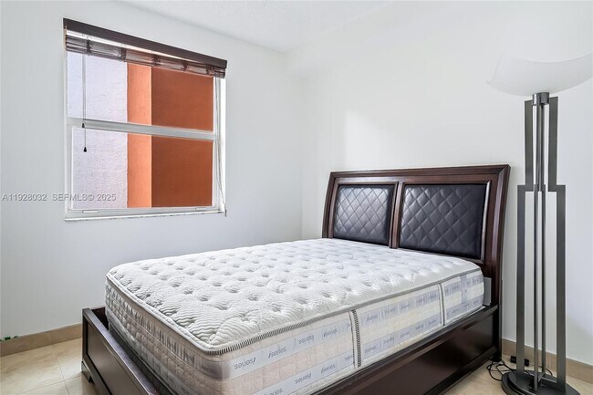 Building Photo - 17150 N Bay Rd