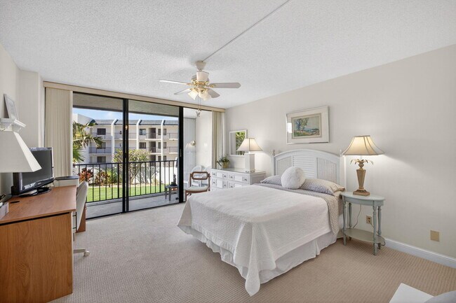 Building Photo - 1300 Jimmy Buffett Mem Hwy