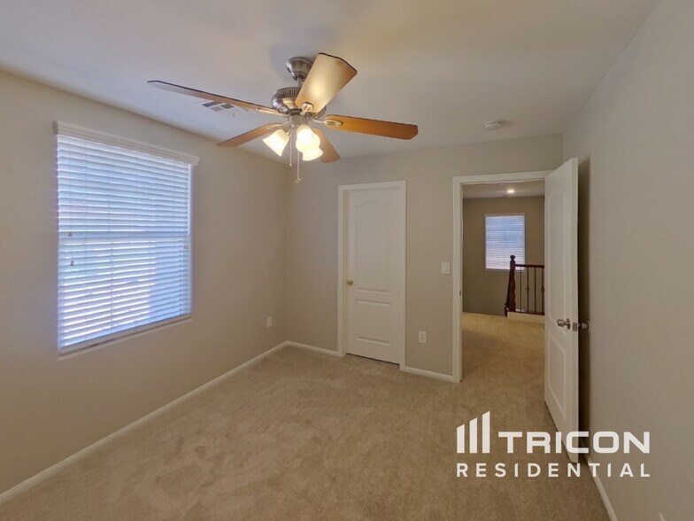 Building Photo - 2425 Cockatoo Dr