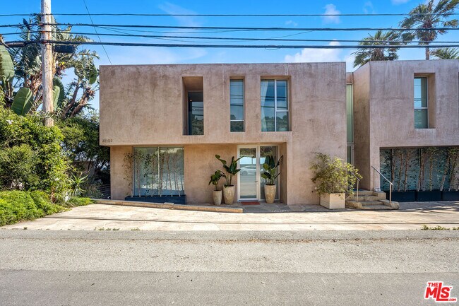 Building Photo - 25102 Malibu Rd