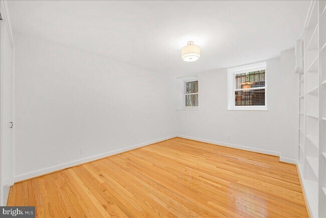 Building Photo - 1830 17th St NW