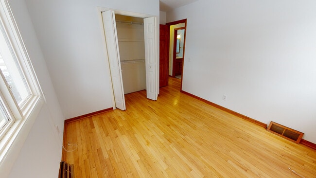 Building Photo - 5814 Meadowood Dr
