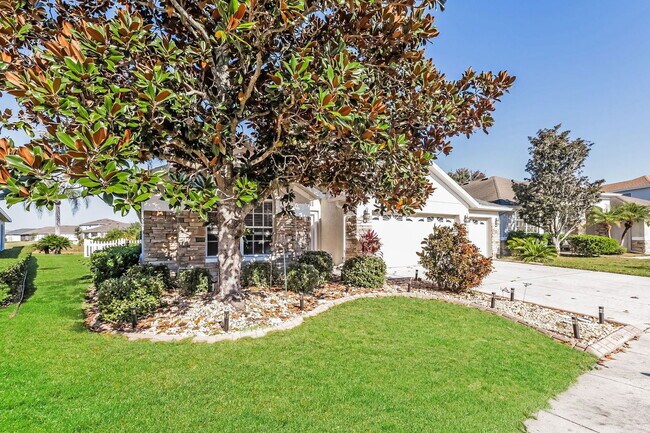 Building Photo - 6935 Runner Oak Dr