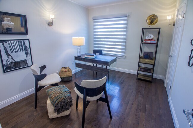Building Photo - 5245 S San Vicente Blvd