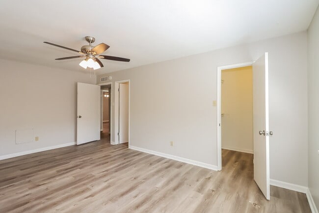 Building Photo - 15411 Empanada Dr