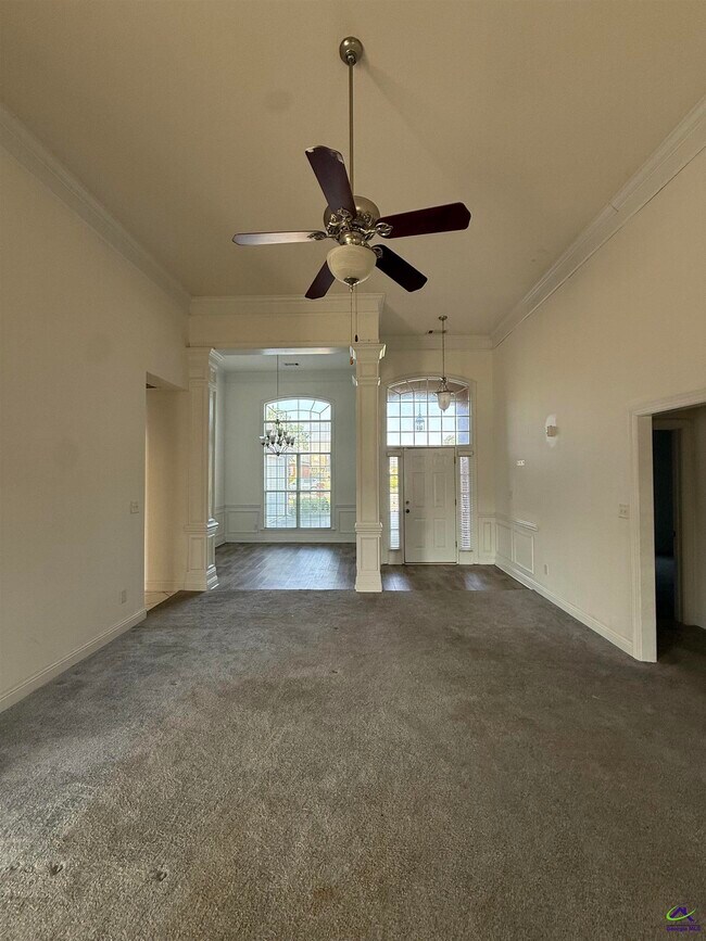 Building Photo - 136 Roseine Dr