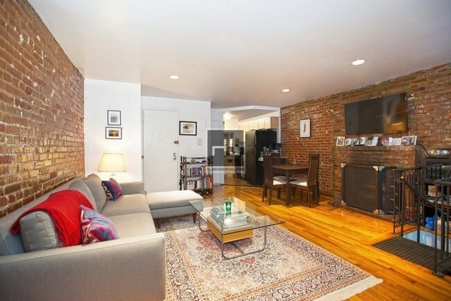 Building Photo - 121 W 92nd St