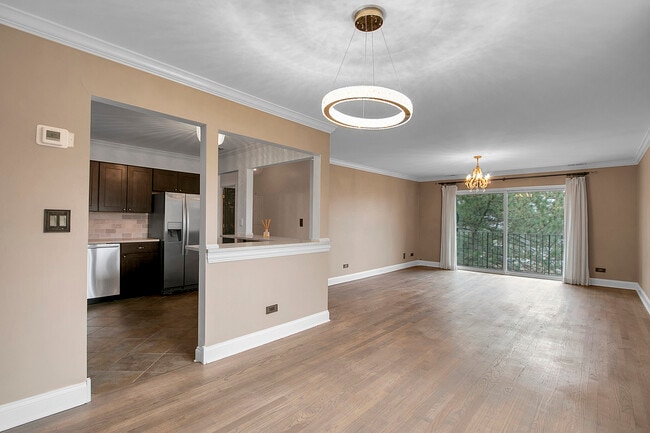 Building Photo - 1002 Castilian Ct