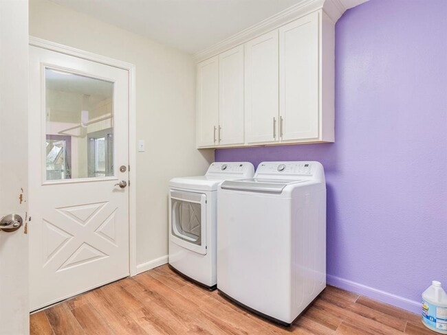 Building Photo - 317 Cedar Dr