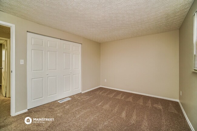 Building Photo - 6710 Skywae Dr