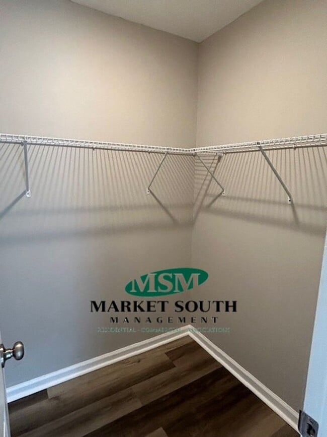 Building Photo - Remodeled home in East Savannah!