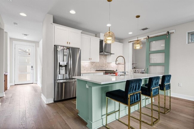 Building Photo - 2906 Webberville Rd