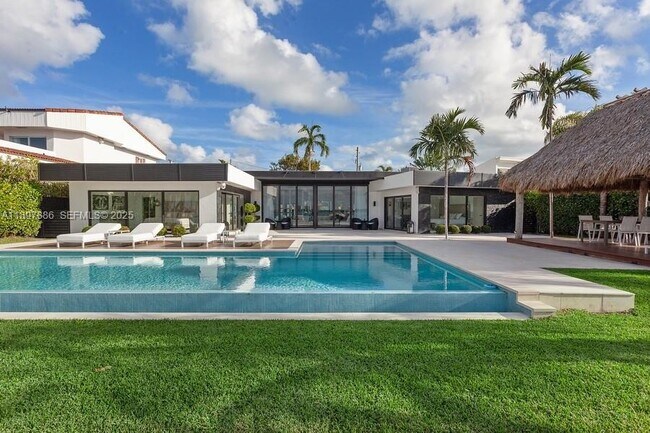 Building Photo - 7972 Biscayne Point Cir