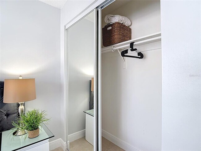 Building Photo - 222 Southeast Jefferson Cir N