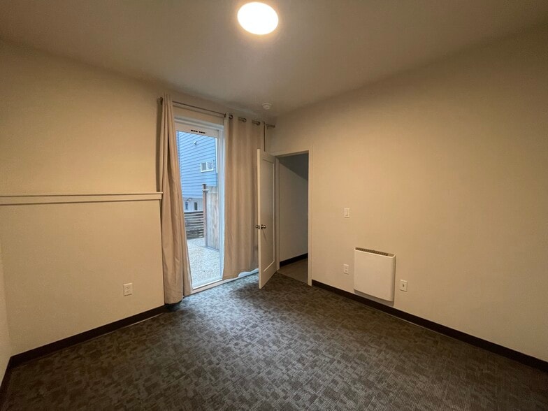 Building Photo - 2613 3rd Ave W