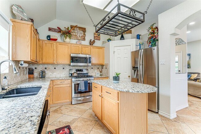 Building Photo - 1209 Lacey Oak Loop