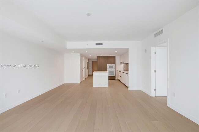 Building Photo - 9221 E Bay Harbor Dr