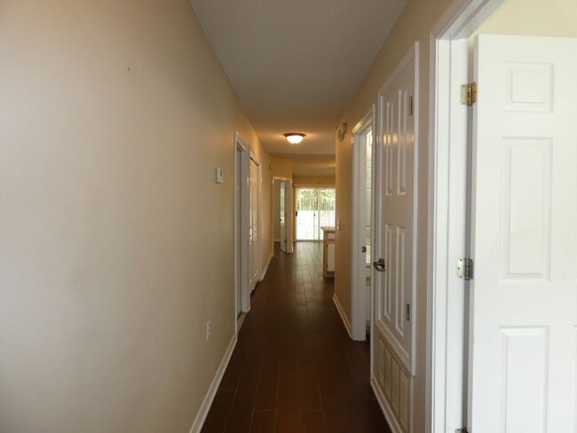 Building Photo - Adorable 2 Bedroom Convenient To Everything
