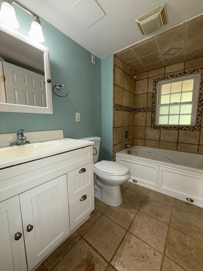 Building Photo - 15 Mellow Ct